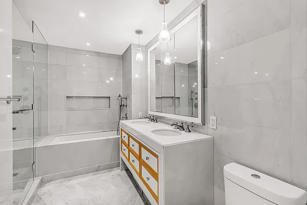 Sold by R New York | media 19