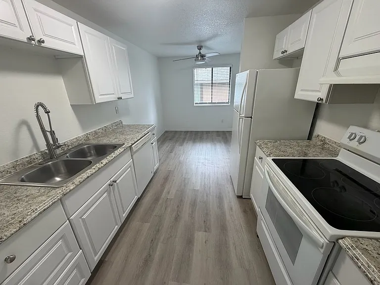 Erica Village — Photo 36