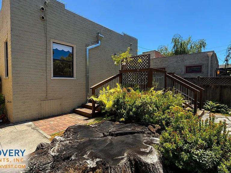 4517 Pleasant Valley Ct N — Photo 34