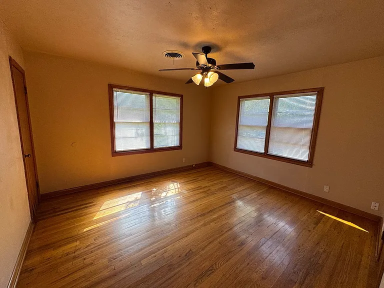 1005 N Willard Dr — Photo 6