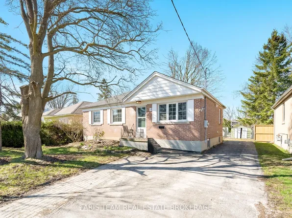 18 Newton St, Barrie, ON L4M 3N3