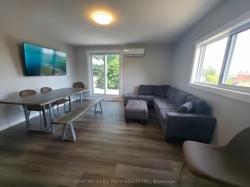 82 Albert St N Photo 1