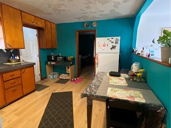 4th image of 2377 E Emma Ave