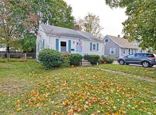 15 Maplecrest Dr, Pawtucket, RI 02861