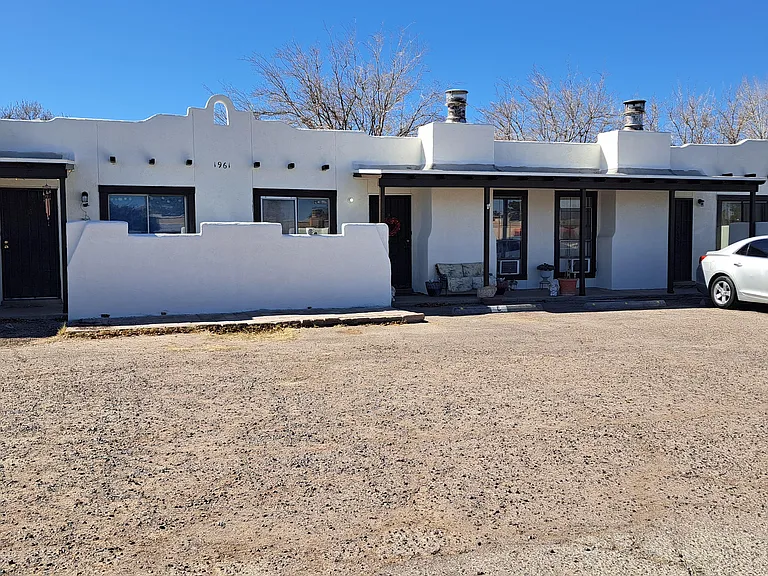 1961 Embassy Dr #A — Photo 2