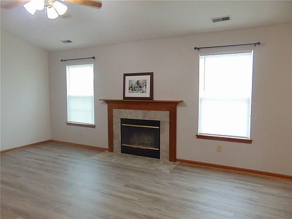 4th image of 12240 Meadowfield Cir
