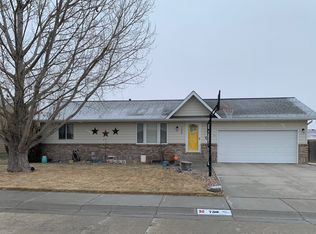 750 Westwood Dr, Gering, NE 69341