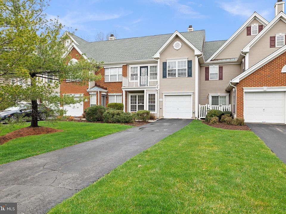 1st image of 202 Kentshire Ct
