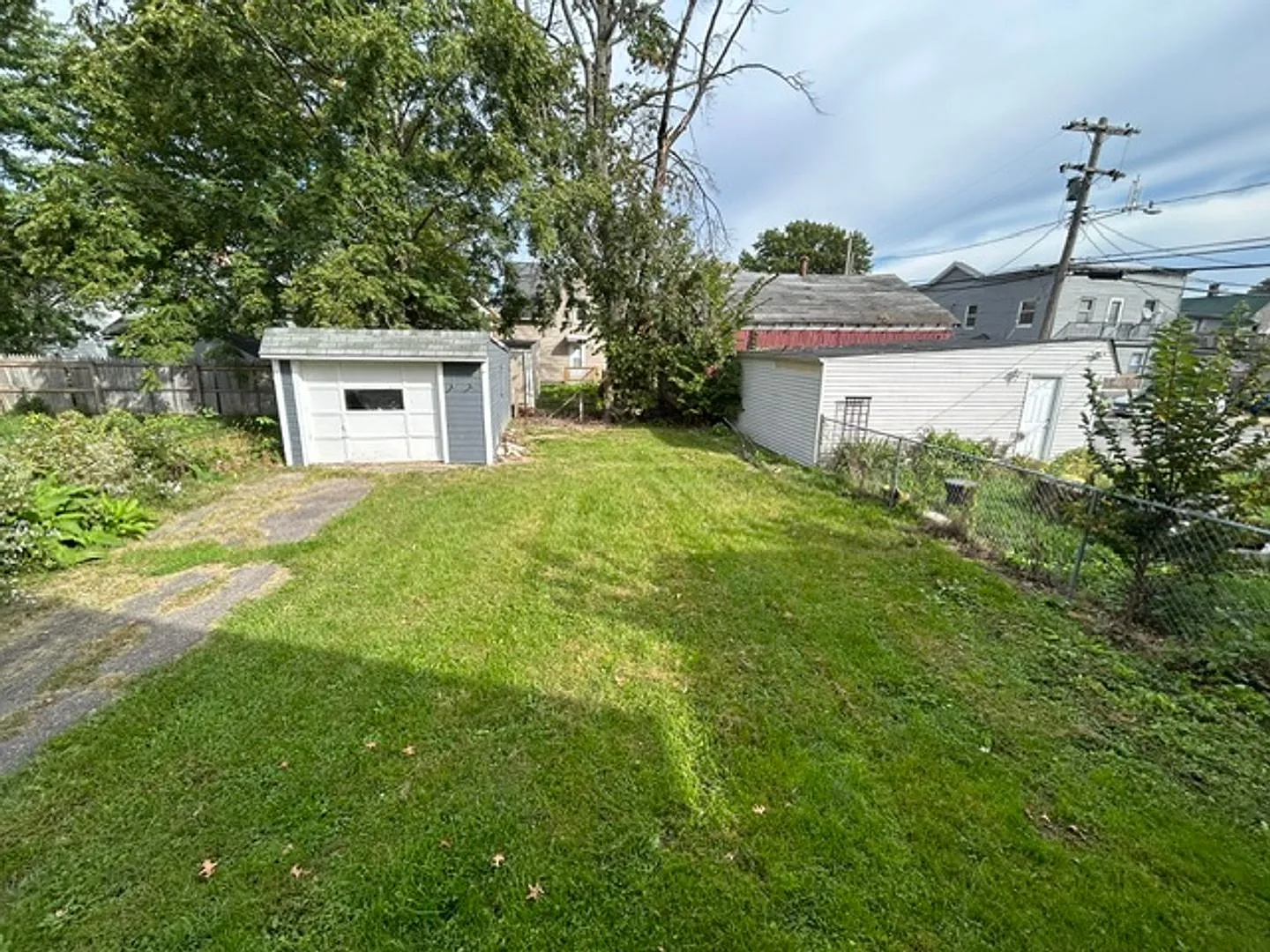 Recently Renovated, Beautiful 4 Bedroom Home — Photo 2