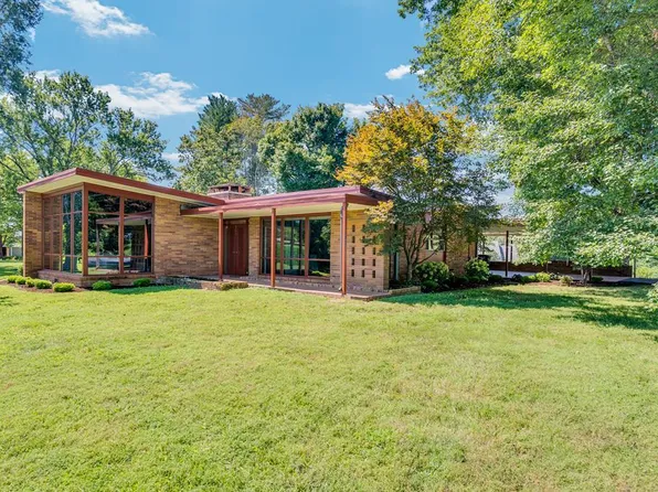 851 W Bockman Way, Sparta, TN 38583