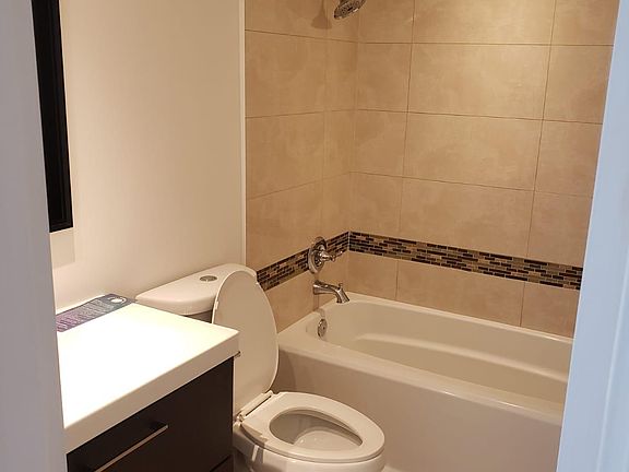 4th image of 2000 NE 135th St APT 909