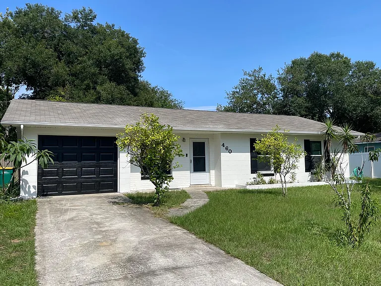 460 Oak Dr — Photo 2