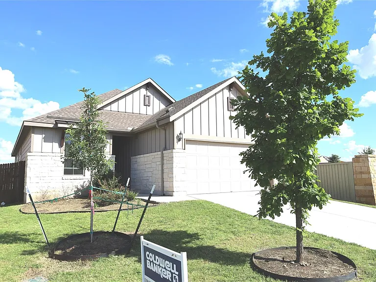 169 Isabella Way — Photo 1