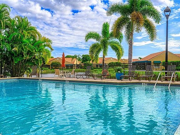 4th image of 543 Beachwalk Cir #68