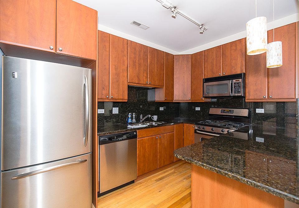 1st image of 622 W Roscoe St #624-1C