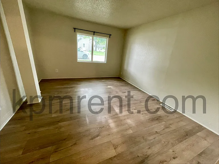 303 Chestnut St — Photo 14