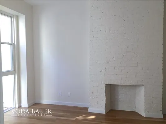 Rented by Voda Bauer Real Estate | media 34