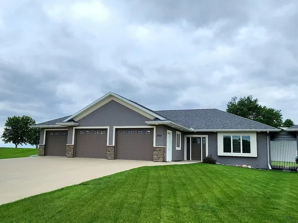 2051 Riviera Rd, Sioux Center, IA 51250