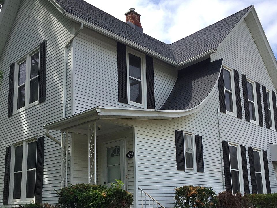 1st image of 529 Curtis St NE