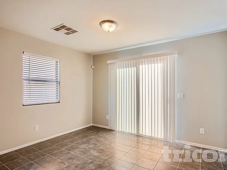 13301 E Primrose Ln — Photo 6