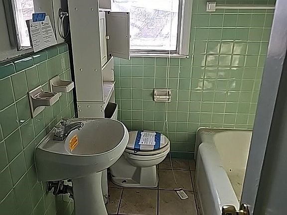 5th image of 1415 NW 23rd St