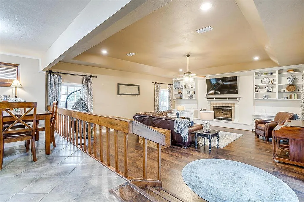 1317 Killian Drive — Photo 3