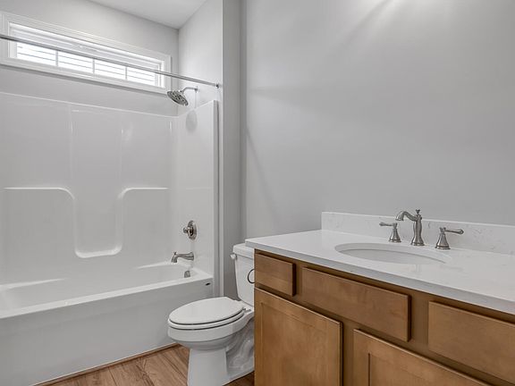 5th image of 740 Hollyhock Dr