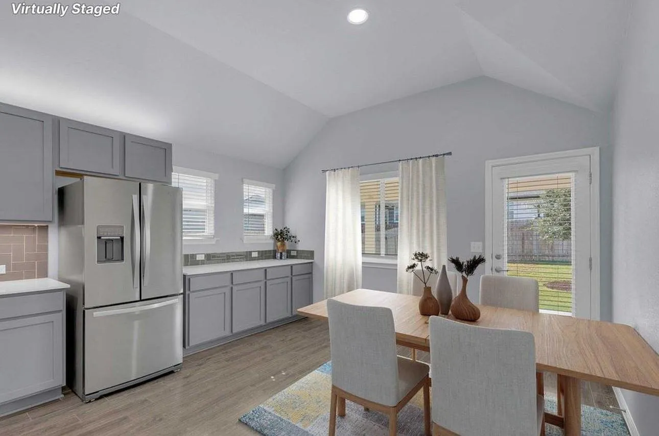 3 bed, 2.0 bath, 1722 sqft, $2,200 — Photo 4