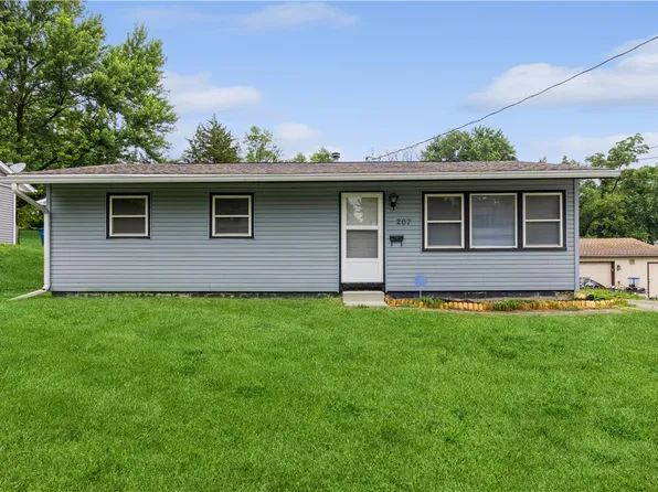 207 Pleasant View Dr, Des Moines, IA 50315