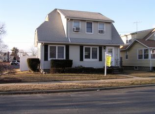 19 Yoakum Ave, Farmingdale, NY 11735