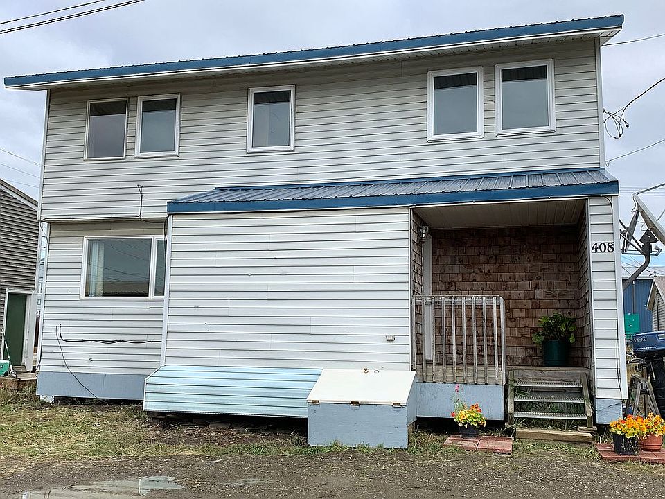 front of home, covered entry