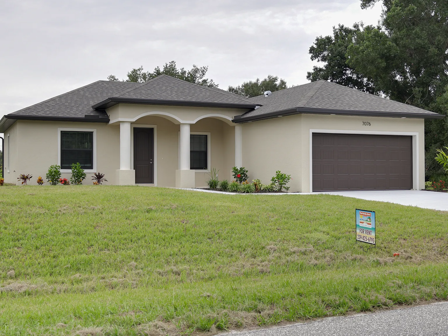 3 bed, 2014 sqft, $2,400 — Photo 4