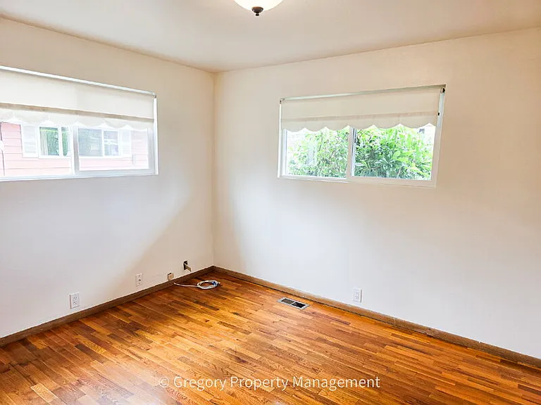 4908 Dogwood Dr — Photo 12