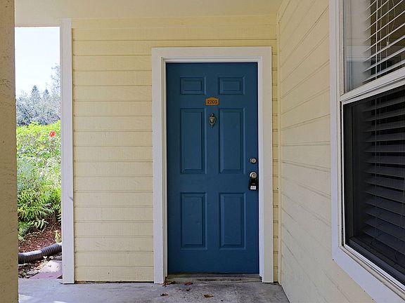 3rd image of 12670 Equestrian Cir APT 2203