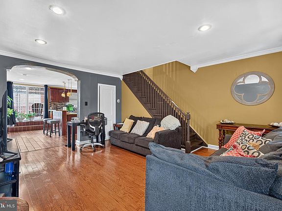5th image of 4646 Shelbourne St