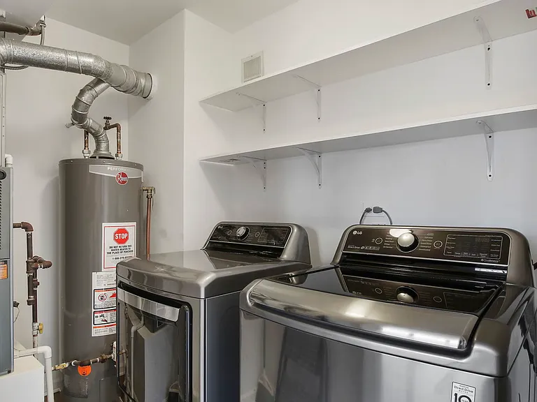 1037 N Village Dr #4 — Photo 15