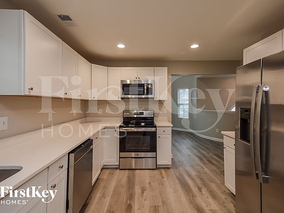 4th image of 140 Rivercrest Ln