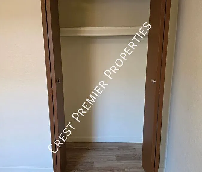 627 E Knoll St #2 — Photo 14