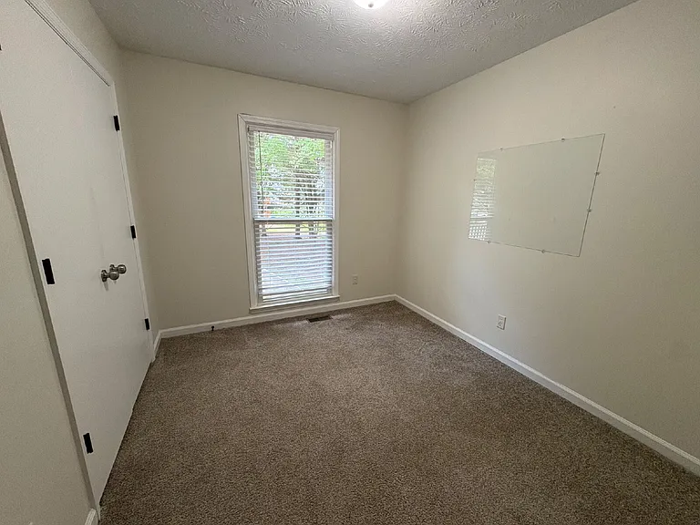 491 Oates Dr — Photo 16