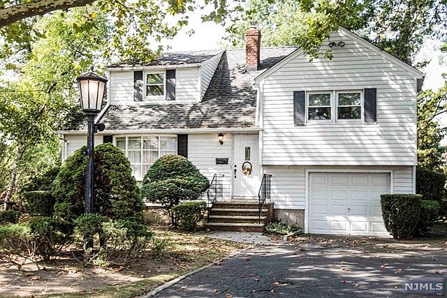 1st image of 724 Asbury St