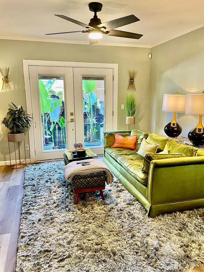 Stunning Elmhurst Home — Photo 2
