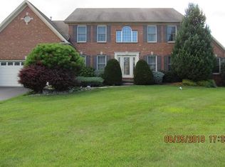 4110 Thornwood Ln, Williamsville, NY 14221
