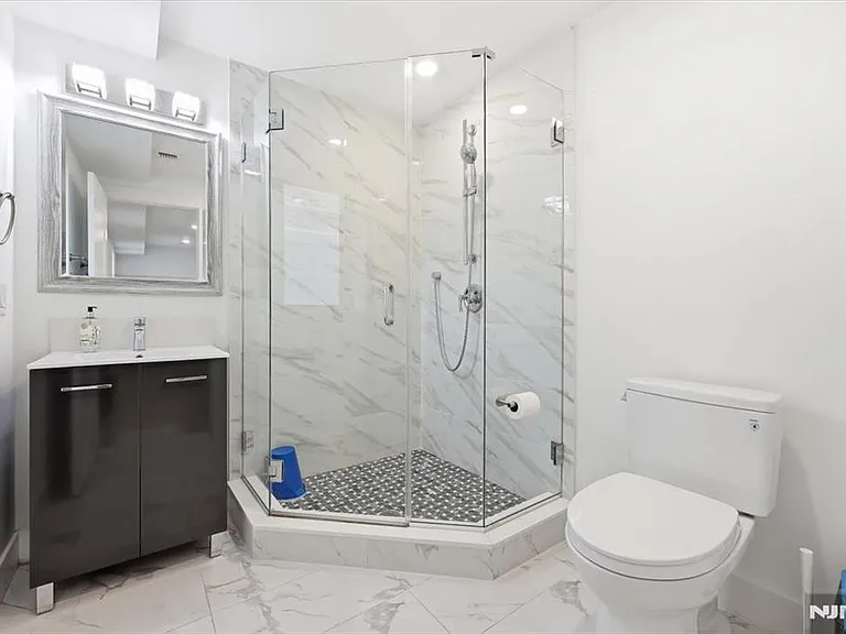 30 Lafayette Ave — Photo 18