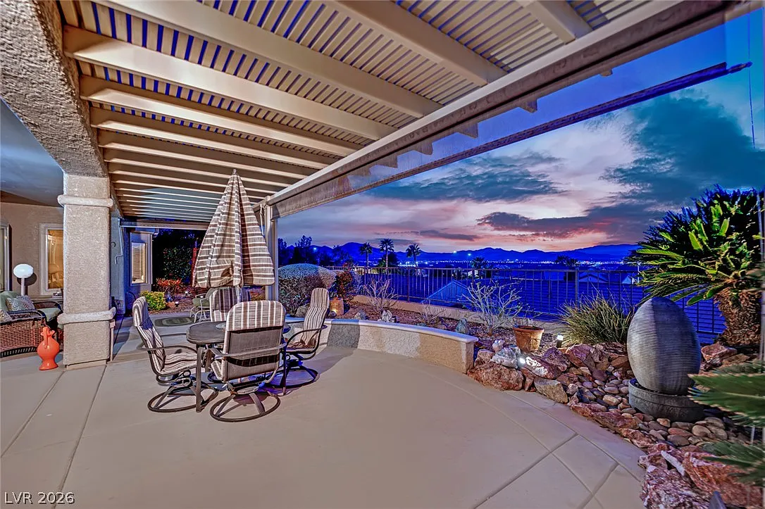 3 bed, 3.0 bath, 2296 sqft, $3,227 — Photo 3