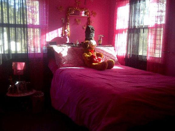 one of 5 bedrooms