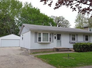 1004 N Hart St, Harvard, IL 60033