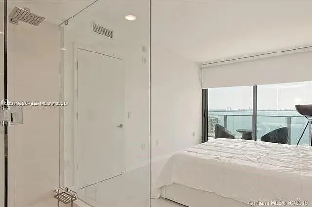 Icon Bay Condo — Photo 4