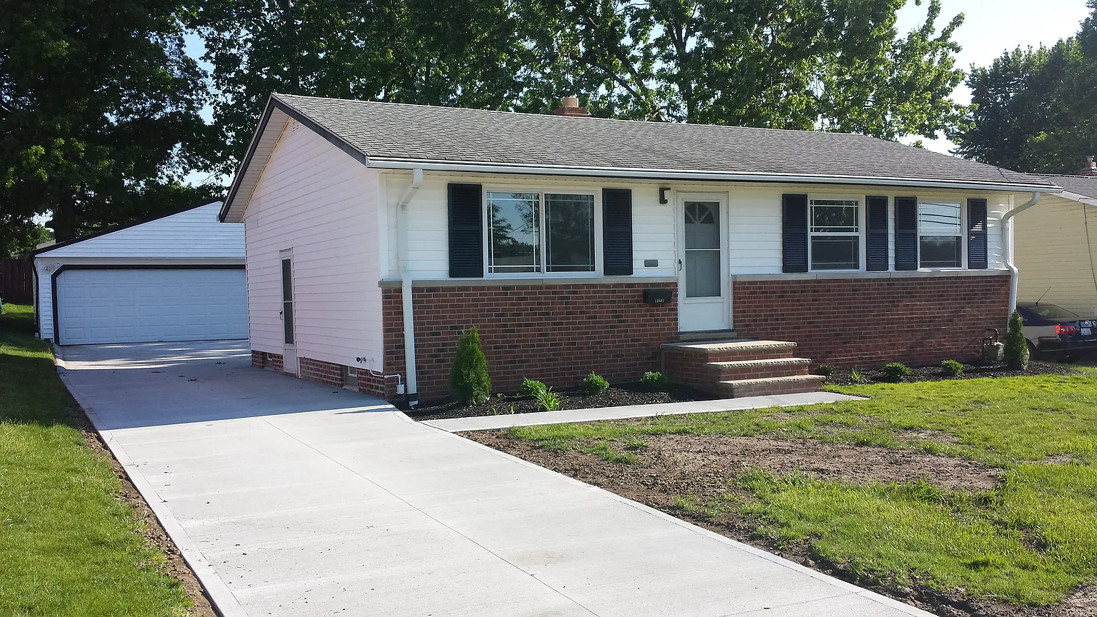 13591 Heatherwood Dr photo 1