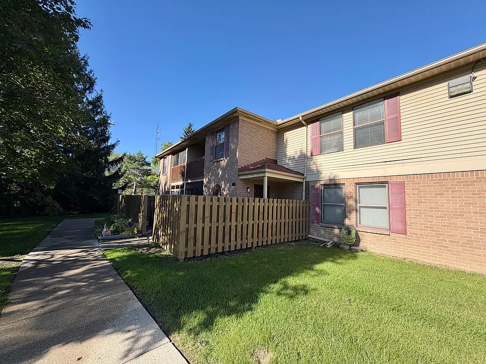 19101 Surrey Ln