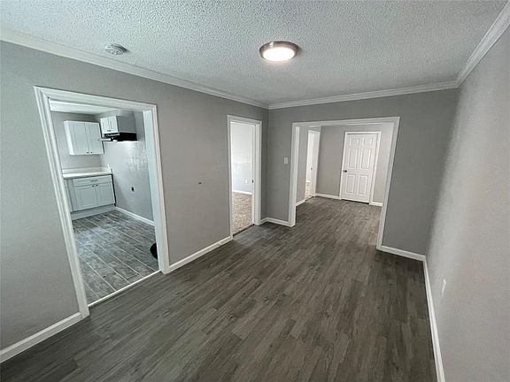5th image of 5306 Bell St #1/2